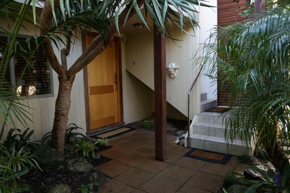 Gems Seaside Lodge Ahipara Exterior photo